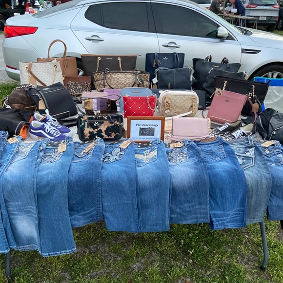 Meet your Posher, Melissa - Picture 2 of 5